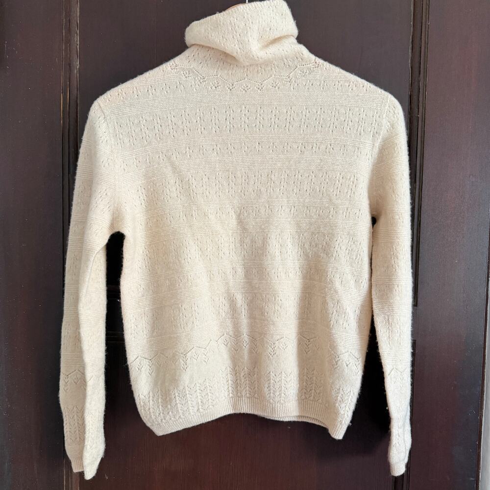 Vintage 100% Wool LIghtweight Cream Pointelle Turtleneck Funnel Sweater Small